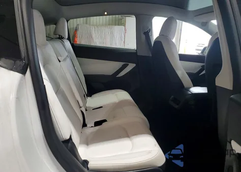 2021 Tesla Model Y z USA, uszkodzony, nr VIN 5YJYGAEE8MF301812